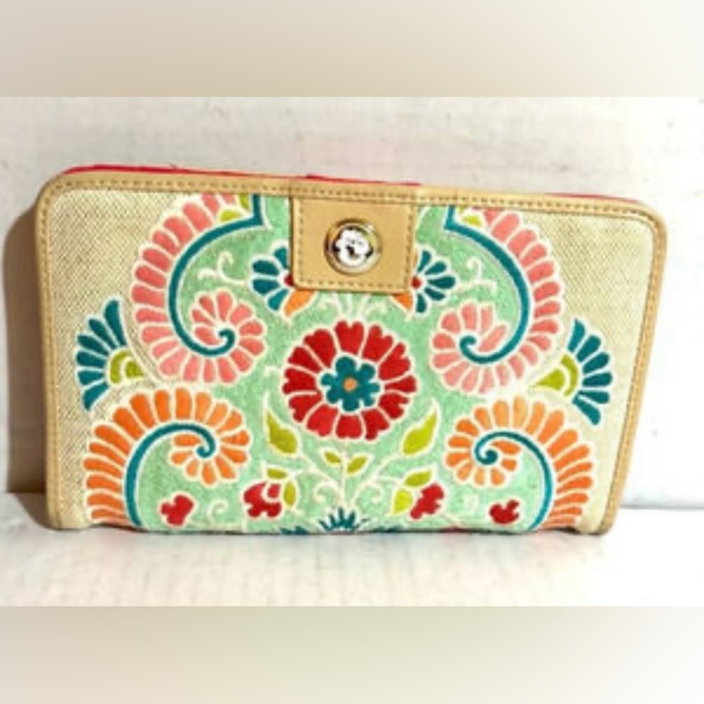 Spartina 449 Dulce Snap Wallet by
Spartina 449-The Lamp Stand🎁💕❤️
